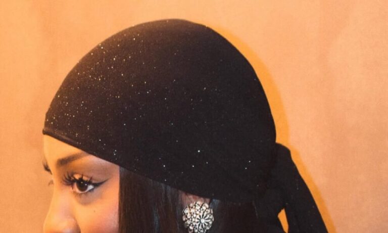 This Is How You Make a Black Glittering Scarf the Star | Tems’ Style This Is How You Make a Black Glittering Scarf the Star | Tems’ Style