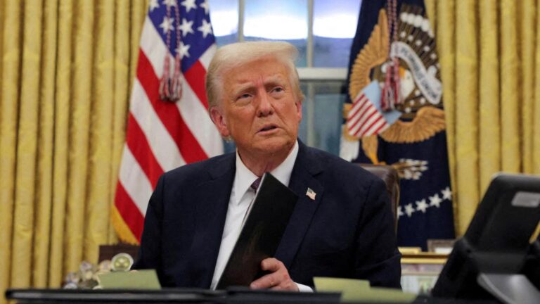 Pandemonium in Oval Office as man slumps during Trump’s press conference [VIDEO]