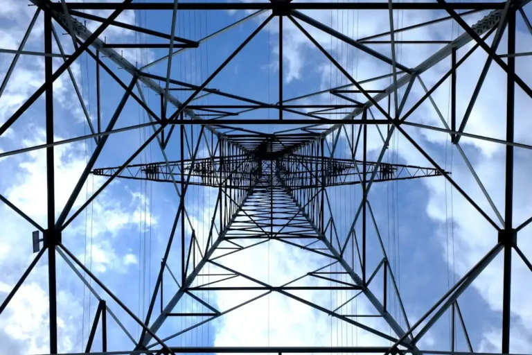 How Load Requirements Affect Industrial Power Supply Configuration