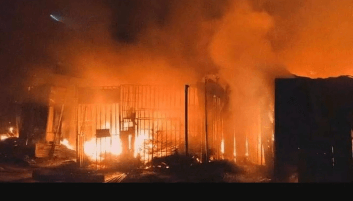 Fire razes popular Bode market in Ibadan, destroys goods worth millions, as traders count losses Fire razes popular Bode market in Ibadan, destroys goods worth millions, as traders count losses