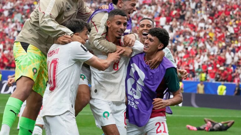 Morocco cruise to World Cup quarter-finals Morocco cruise to World Cup quarter-finals
