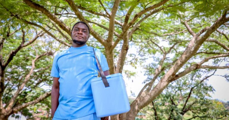 Hope Kasamba: polio vaccinator, Malawi